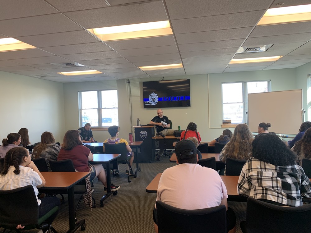 JMG students visit Sanford Police Department Sanford Middle School