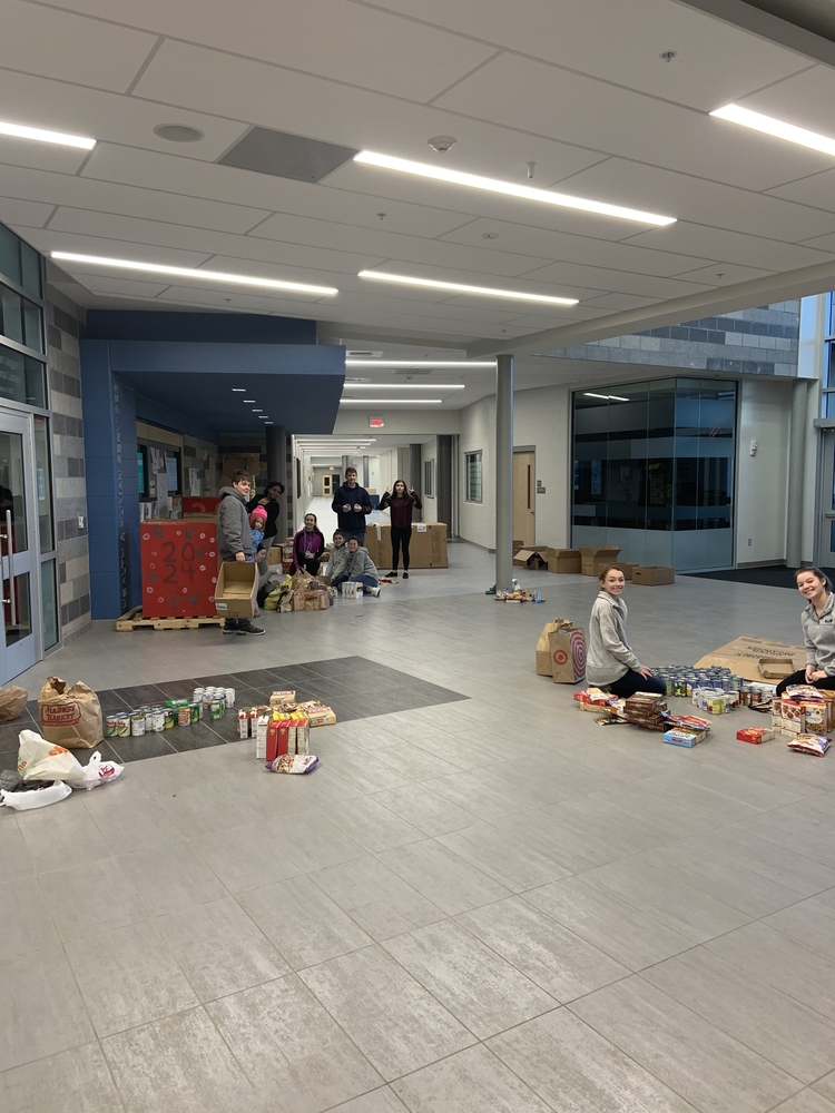 Peer Helpers prepping for Thanksgiving!