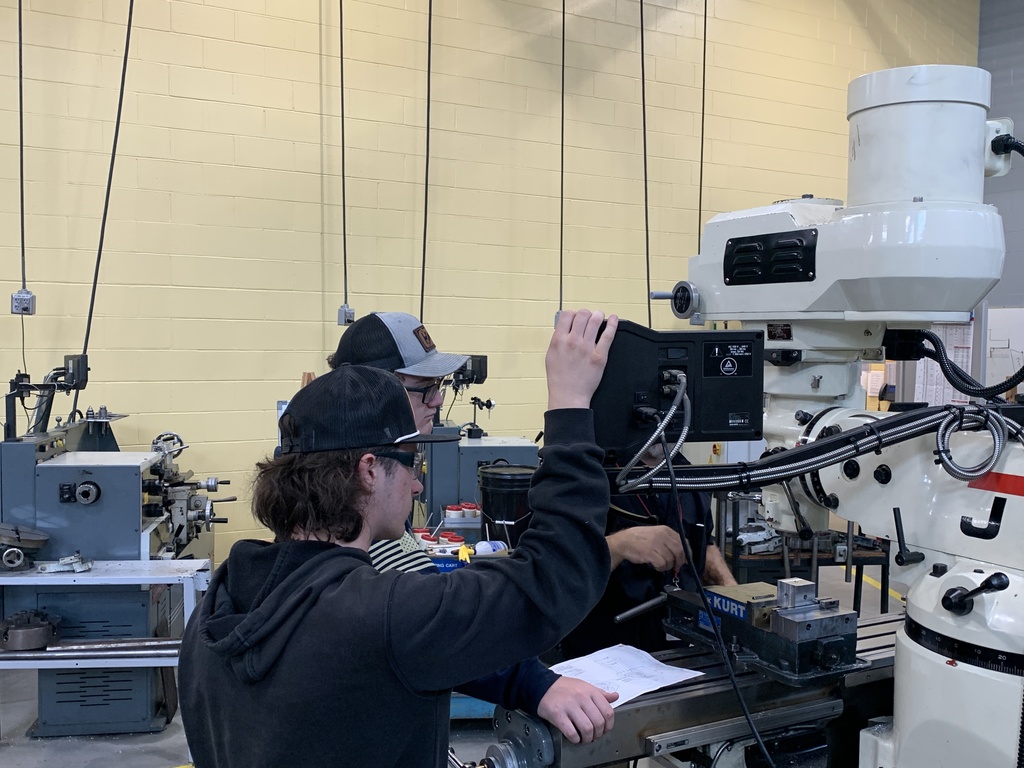 Representatives from Nikel Precision Group in Saco visited SRTC’s Precision Manufacturing Program yesterday. The students learned about the types of careers Nikel offers and also showed the representatives what they’ve been working on to start the school year!